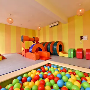 Tt Tropical Family Life Tropical Hotel